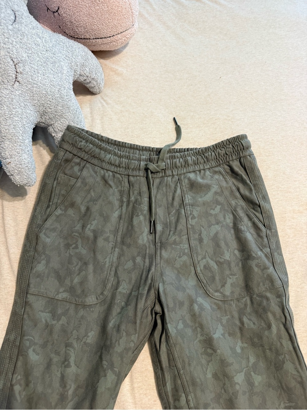 Athleta Womens Olive Camo Joggers